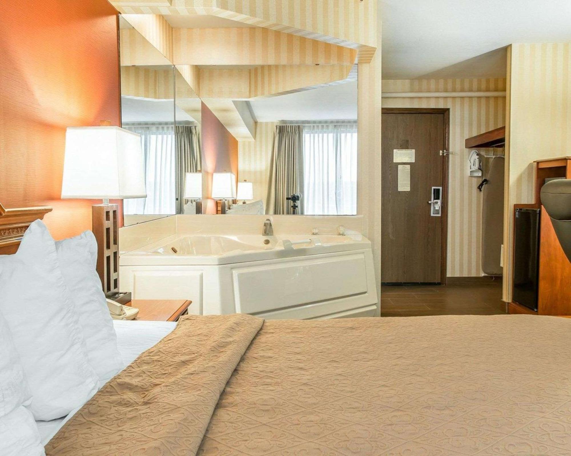 Quality Inn Gaylord Eksteriør billede